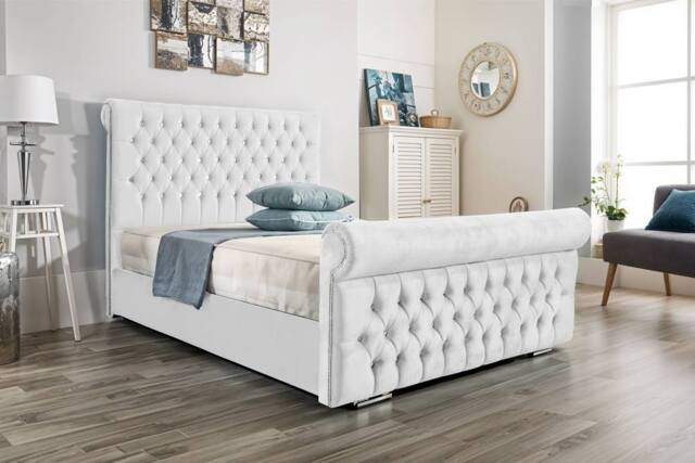 UK Bed Furniture Faye Gas Lift Ottoman Upholstered Bed with 48 Inch Button Headboard in White - Size: Super King - image 1
