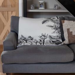 Benjamin Tate Design Hand Drawn Roses Blanket in Natural - Size: 120 cm x 150 cm - thumbnail 2