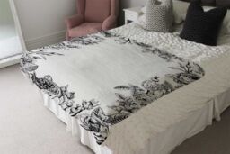 Benjamin Tate Design Hand Drawn Roses Blanket in Natural - Size: 120 cm x 150 cm - thumbnail 3