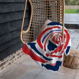 Benjamin Tate Design Red & Blue Rose Print Blanket in Natural - Size: 120 cm x 150 cm - thumbnail 4