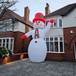 Samuel Alexander GIANT: 20ft (6m) Outdoor Inflatable Lit Christmas Snowman with Raised Arm & 28 LEDs in White - thumbnail 5