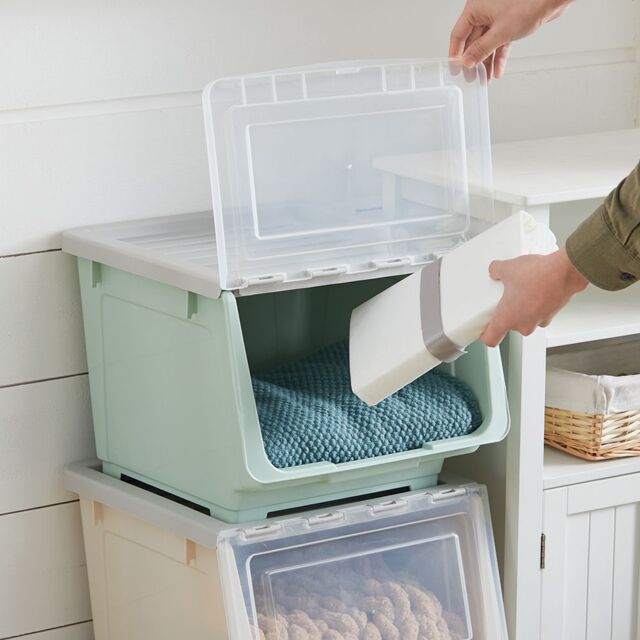 Living and Home Stackable Plastic Storage Box with Lid and Wheels in Green - image 1