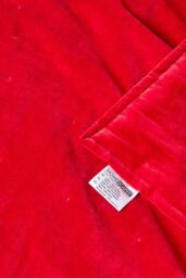Homescapes Velvet Quilted Throw 100% Cotton, Soft & Luxurious Blanket in Red - Size: 150 cm x 200 cm - thumbnail 6