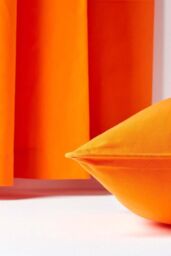 Homescapes Cotton Plain Cushion Cover in Orange - Size: 45 cm x 45 cm - thumbnail 5