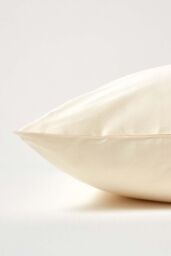 Homescapes Sateen Cotton Continental Pillowcase 400 TC, 40 x 40 cm in Cream - thumbnail 2