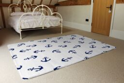 Benjamin Tate Design Navy Anchors On White Rug in Natural - Size: Large - thumbnail 3
