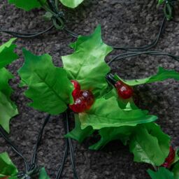 Samuel Alexander 2.8m Christmas Holly Garland with Red Berries & 40 Red LEDs - thumbnail 7