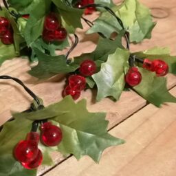 Samuel Alexander Premier 2.8m Holly Garland with Red Berries & 40 Red Leds - thumbnail 3
