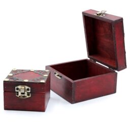 KDMD Set of 2 Gothic Square Boxes in Maroon - thumbnail 3