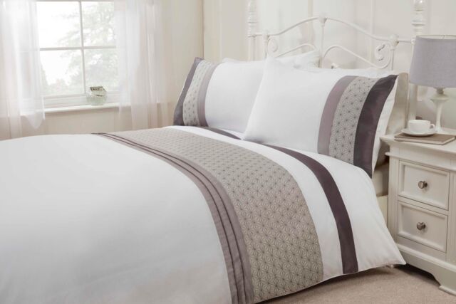 Rapport Home Anise Duvet Cover Set with Pillowcase in Silver - Size: Super King - image 1