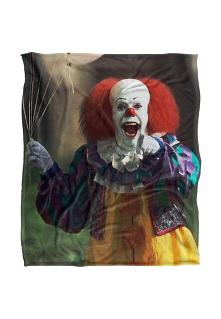 Warner Brothers IT Silky Touch Super Soft Throw Blanket 152x127cm in White - Size: 152x127 cm - image 1