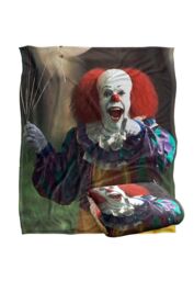 Warner Brothers IT Silky Touch Super Soft Throw Blanket 152x127cm in White - Size: 152x127 cm - thumbnail 2