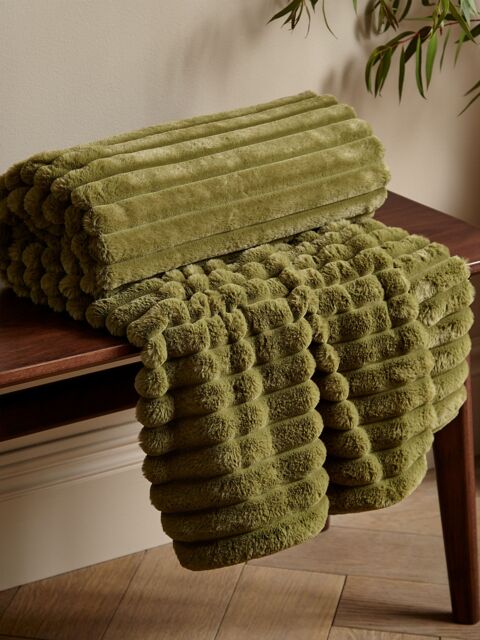Catherine Lansfield 'Cosy Ribbed' Blanket Throw in Olive - Size: 130 cm x 170 cm - image 1