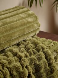 Catherine Lansfield 'Cosy Ribbed' Blanket Throw in Olive - Size: 130 cm x 170 cm - thumbnail 2