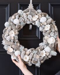 Dibor Giant Frost Festive Xmas Decor Front Door Wreath Christmas Wreath 50cm in Red - thumbnail 3