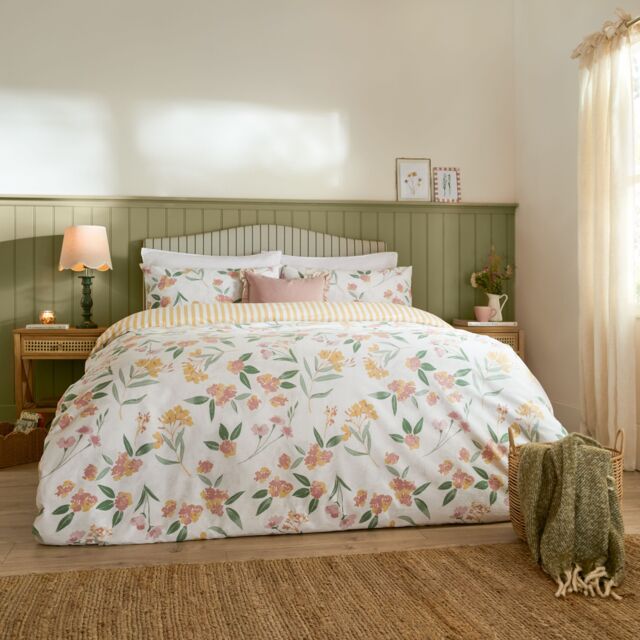 Wylder Betsie Floral Printed Reversible Duvet Cover Set in Yellow - Size: Single - image 1