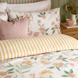 Wylder Betsie Floral Printed Reversible Duvet Cover Set in Yellow - Size: Single - thumbnail 2
