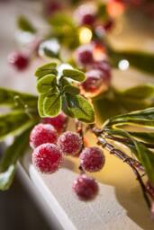 Dibor Luxury Hambledon Berry Table Decoration Christmas Garland 160cm in Green - Size: Large - thumbnail 4