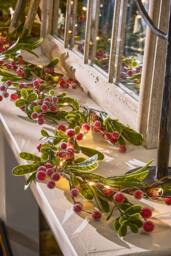 Dibor Luxury Hambledon Berry Table Decoration Christmas Garland 160cm in Green - Size: Large