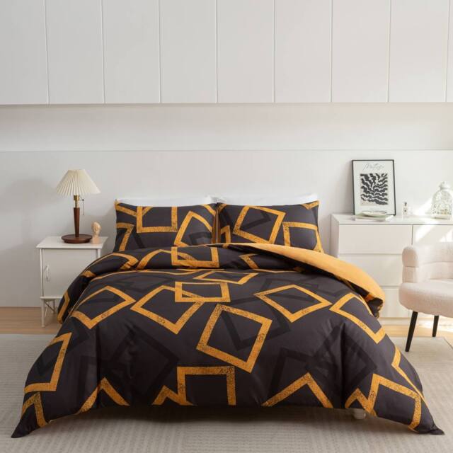 Pamposh Ultra Soft Duvet Cover Set Reversible with Zipper Closure in Black - Size: Super King - image 1