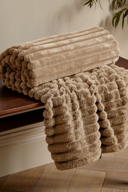 Catherine Lansfield 'Cosy Ribbed' Blanket Throw in Natural - Size: 130 cm x 170 cm - image 1