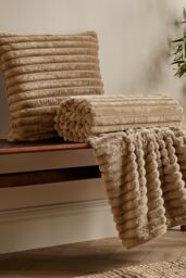 Catherine Lansfield 'Cosy Ribbed' Blanket Throw in Natural - Size: 130 cm x 170 cm - thumbnail 3