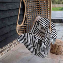Benjamin Tate Design Black Geometric Decoration Blanket in Natural - Size: 120 cm x 150 cm - thumbnail 4
