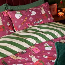 Furn Feline Festive Reversible Christmas Duvet Cover Set in Burgundy - Size: King - thumbnail 3