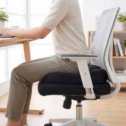 NESTLUNE Ergonomic Donut Ring Seat Cushion Coccyx Support in Black - Size: 100 cm x 190 cm - thumbnail 6