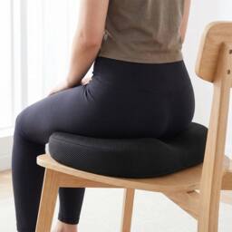 NESTLUNE Ergonomic Donut Ring Seat Cushion Coccyx Support in Black - Size: 100 cm x 190 cm - thumbnail 5