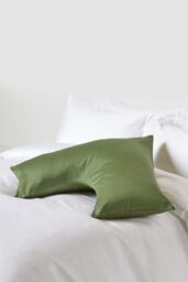 Homescapes V Shaped Pillowcase Sateen Cotton 400 Thread Count in Green - thumbnail 2