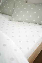 Catherine Lansfield 'Brushed Polka Dot' Cotton Fitted Sheet in Green - Size: Double Fitted