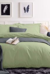 Belledorm Easy Care 200 Thread Count Cotton Polyester Percale Duvet Cover in Olive - Size: Double - thumbnail 1