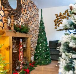 Shatchi 5Ft Prelit Pop up Christmas Tree with Silver Baubles & Battery Operated LED Warm White Lights in Green - thumbnail 6