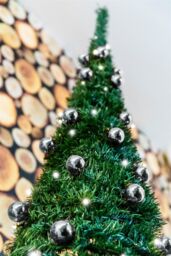 Shatchi 5Ft Prelit Pop up Christmas Tree with Silver Baubles & Battery Operated LED Warm White Lights in Green - thumbnail 5