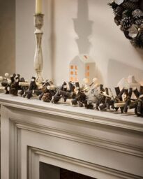 Dibor Golden Glow Light Up Xmas Table Decoration Christmas Garland 1.8m - Size: Large - thumbnail 2