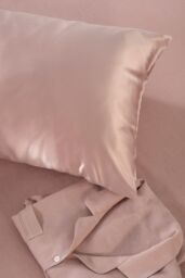 Silky Silks 100% Mulberry Silk Standard Pillowcase in Dusty Pink - Size: Standard Pillow Case - thumbnail 4