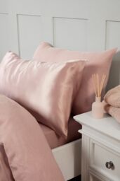 Silky Silks 100% Mulberry Silk Standard Pillowcase in Dusty Pink - Size: Standard Pillow Case - thumbnail 1