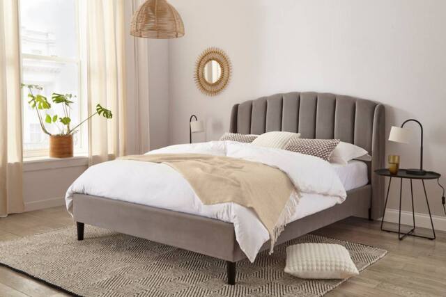 DS Living Siena Winged Grey Upholstered Bed Frame - Size: King - image 1