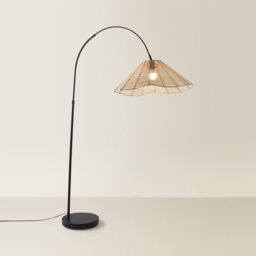 ValueLights Louis Black Arched Curved Floor Lamp with Natural Wicker Tapered Lamp Shade - thumbnail 6