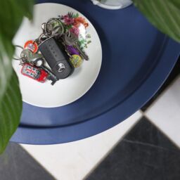 Harbour Housewares Round Steel Tray Tables - Set of 2 in Navy - thumbnail 6