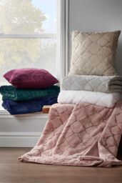 Catherine Lansfield 'Cosy Diamond' Cushion in White - Size: 43 cm x 43 cm - thumbnail 3