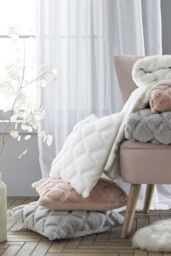 Catherine Lansfield 'Cosy Diamond' Cushion in White - Size: 43 cm x 43 cm - thumbnail 5