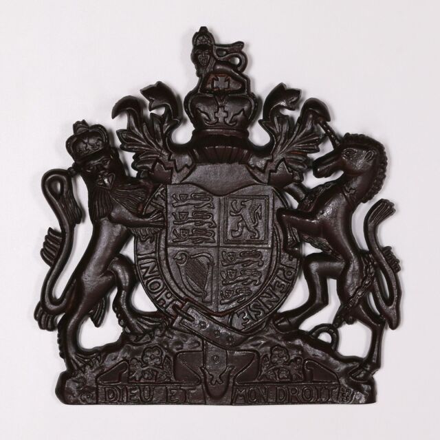 Glasstone Rustic Iron Style 37cm Cast Metal Coat of Arms in Dark Brown - image 1