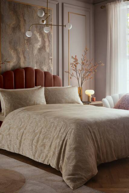 Laurence Llewelyn-Bowen 'Venus Grace' Jacquard Duvet Cover Set in Natural - Size: Double - image 1