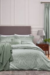 1951 'Kadir' Jacquard Throw in Green - thumbnail 2