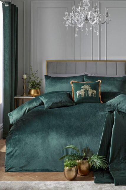 Laurence Llewelyn-Bowen 'Montrose' Luxury Velvet Duvet Cover Set in Bottle Green - Size: Double - image 1