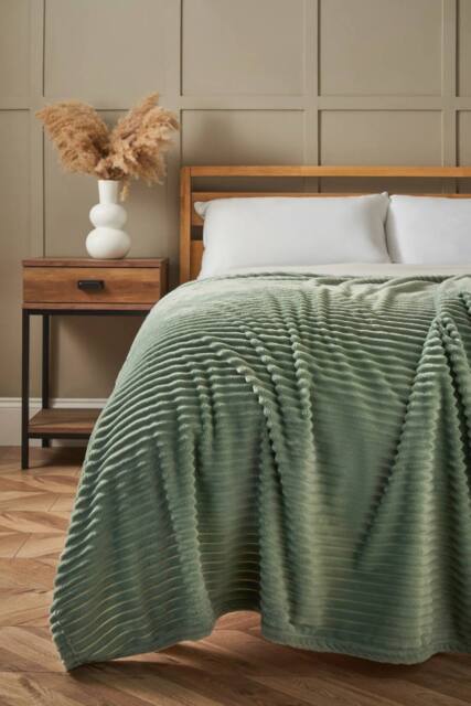 BHS Luxury Ribbon Velvet Silt Green Throw - image 1