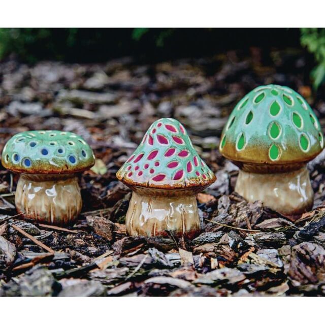 mysmartbuy 3 x Light Up Solar Powered Ceramic Glaze Toadstool Ornaments - Weather-Resistant Garden Decorations H9-14cm