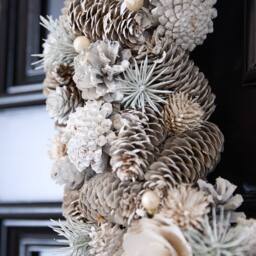 Dibor 50cm Giant Morning Frost Xmas Decor Front Door Wreath Christmas Wreath in Red - thumbnail 5